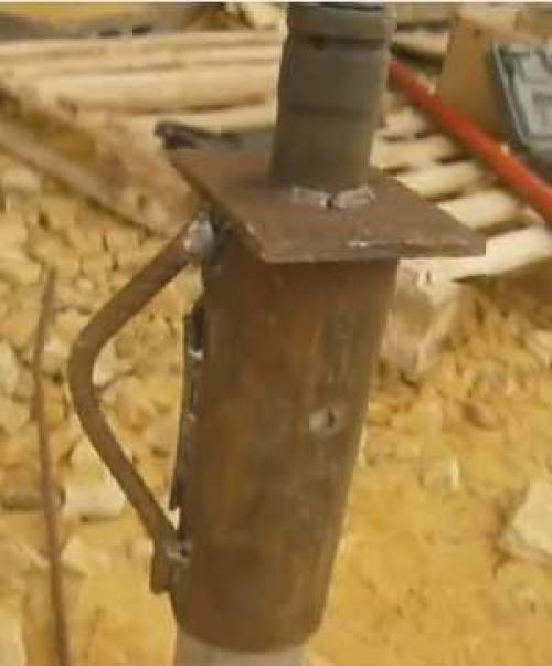 Закручивание винтовых свай дрелью