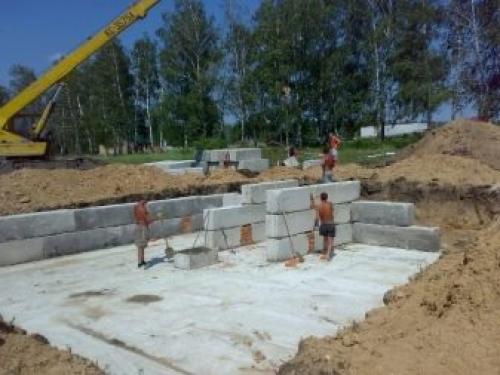 Фундамент для дома. Пошаговая инструкция по строительству ленточного фундамента своими руками + основные ошибки при монтаже 15 Фундамент для дома. Пошаговая инструкция по строительству ленточного фундамента своими руками + основные ошибки при монтаже 15