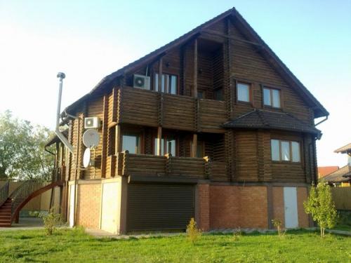 Из чего строить деревянный дом. Деревянный дом своими руками: проектный план, выбор материалов, фундамент, особенности возведения стен, устройство крыши. 90 фото готовых деревянных домов