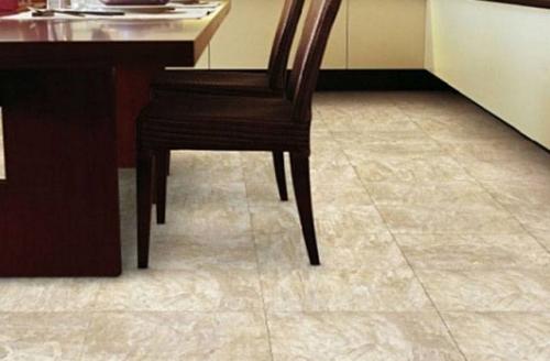 Можно ли класть ламинат на кухне. Особенности использования ламината на полу кухни 19