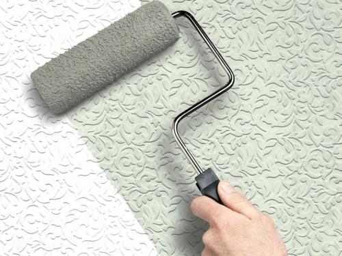 Что лучше клеить обои или красить стены. Что лучше: покрасить стены или наклеить обои под покраску