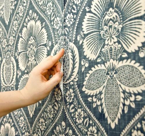 Что лучше клеить обои или красить стены. Что лучше: покрасить стены или наклеить обои под покраску