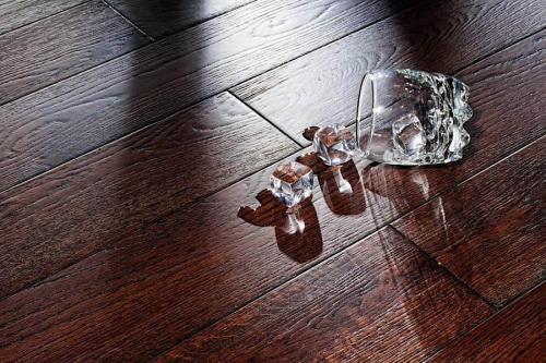 Ламинат под кухонный гарнитур. Ламинат на кухню: особенности выбора напольного покрытия