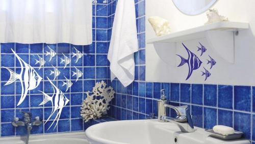 Отделка по старой плитке. Виниловые наклейки на плитку