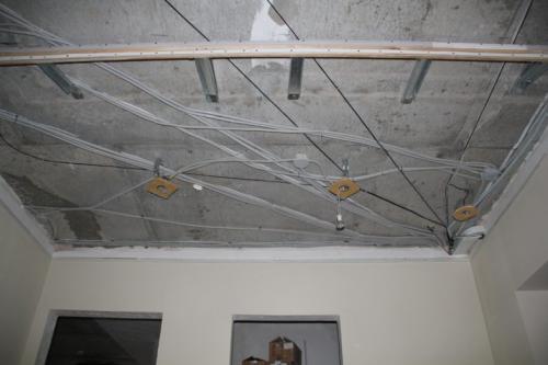 Монтаж натяжных многоуровневых потолков. Основные операции