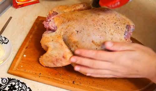 Курица с хрустящей корочкой в духовке с картошкой. Курица в духовке целиком с картошкой – самый вкусный рецепт с хрустящей корочкой (с фото)