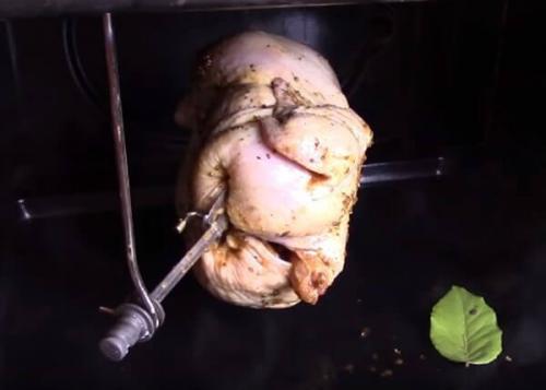 Курочка с хрустящей корочкой. Готовим курицу гриль на вертеле с медом 03