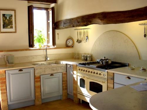 Интерьер кухни в загородном доме. Каким может быть дизайн кухни в загородном доме 28 Интерьер кухни в загородном доме. Каким может быть дизайн кухни в загородном доме 28