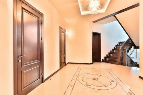 Какого цвета должен быть плинтус если двери темные, а пол светлый. Возможные варианты сочетаний 20