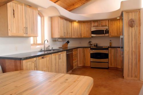 Столешница из мебельного щита минусы. Что собой представляет материал