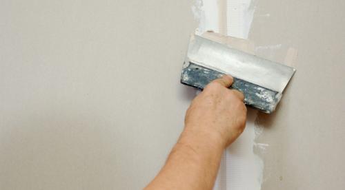 Выравнивание стен шпаклевкой. Финишная шпаклевка стен. Технология