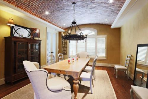 Как в интерьере сделать кирпичную стену. Кирпичная кладка в интерьере кухни: стоит ли делать?