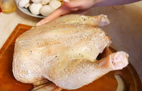 Курица с хрустящей корочкой в духовке с картошкой. Курица в духовке целиком с картошкой – самый вкусный рецепт с хрустящей корочкой (с фото)