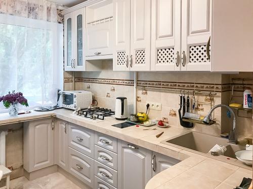 Столешница из крупноформатной плитки. Столешница из плитки на кухню и под окно за 5 шагов. Практический опыт через 2 года после установки