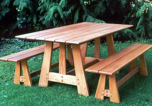 Садовый столик из плитки. Уличный стол для дачи из дерева