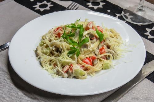 Паста с овощами в сливочном соусе. Спагетти в сливочном соусе с овощами