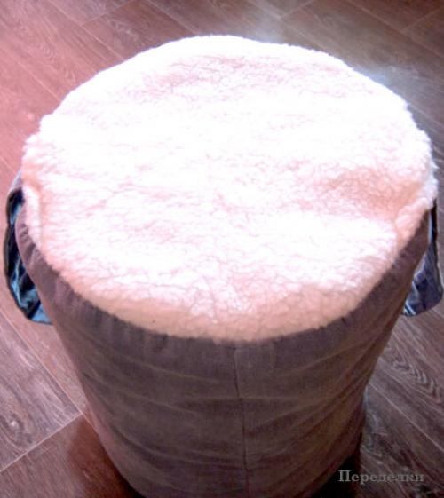 Пуфик из пластиковых бутылок. Пластиковык бутылки в ход. Интересный вариант использоваания.