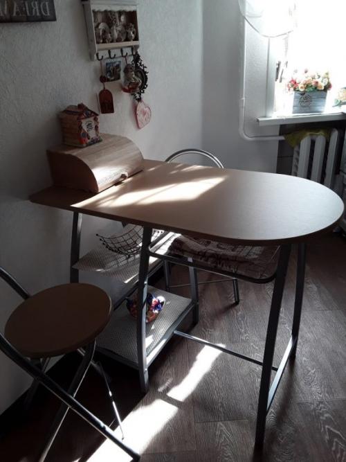 Небольшая барная стойка дома. Преимущества установки барной стойки на кухне 17