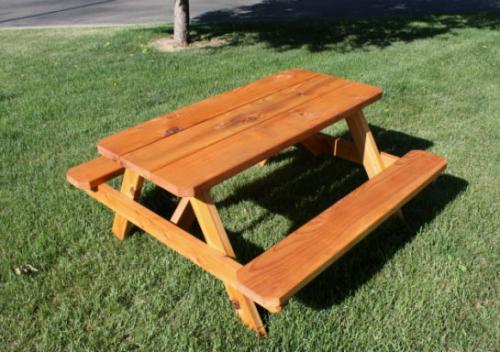 Садовый столик из плитки. Уличный стол для дачи из дерева