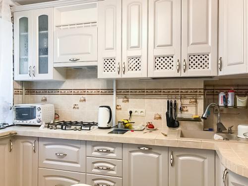 Столешница из крупноформатной плитки. Столешница из плитки на кухню и под окно за 5 шагов. Практический опыт через 2 года после установки