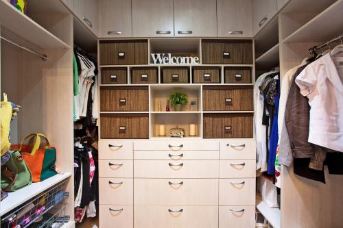 Как спланировать гардеробную. Лайфхаки: как спланировать гардеробную комнату