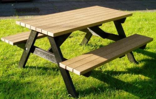 Садовый столик из плитки. Уличный стол для дачи из дерева