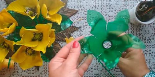 Как сделать цветок из пластиковой бутылки своими руками. Как сделать тюльпаны своими руками из ПЭТ