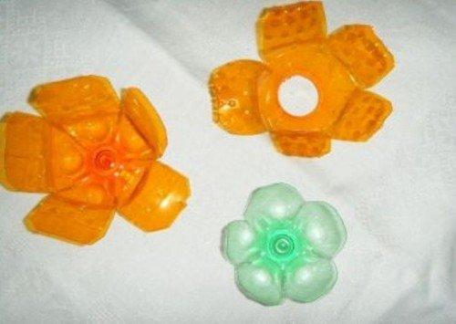 Большие цветы из бутылок пластиковых. Как сделать цветы из пластиковых бутылок 03 Большие цветы из бутылок пластиковых. Как сделать цветы из пластиковых бутылок 03