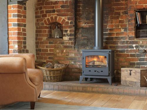 Кирпич в интерьере гостиной. Стили с применением кирпича.