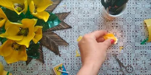 Как сделать цветок из пластиковой бутылки своими руками. Как сделать тюльпаны своими руками из ПЭТ