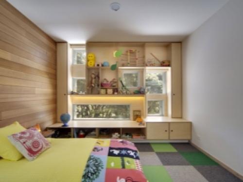 Шкафы вокруг окна в детской. Особенности 02 Шкафы вокруг окна в детской. Особенности 02