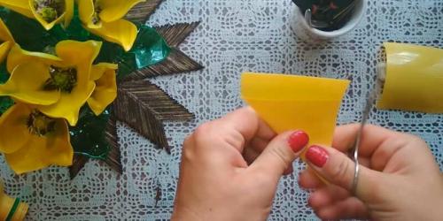 Как сделать цветок из пластиковой бутылки своими руками. Как сделать тюльпаны своими руками из ПЭТ