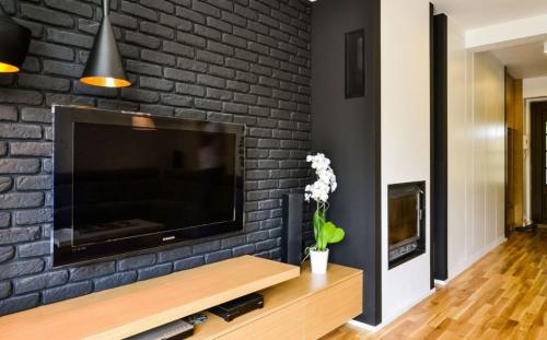 Серый кирпич в интерьере. Преимущества и недостатки