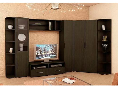 Угловой шкаф в маленькой гостиной. Угловой шкаф в гостиную — современные варианты