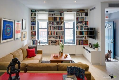 Угловой шкаф у окна. Шкафы вокруг окна, это удобно и экономит пространство в комнате. А вам нравится такая идея? (15Фото)