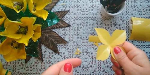 Как сделать цветок из пластиковой бутылки своими руками. Как сделать тюльпаны своими руками из ПЭТ