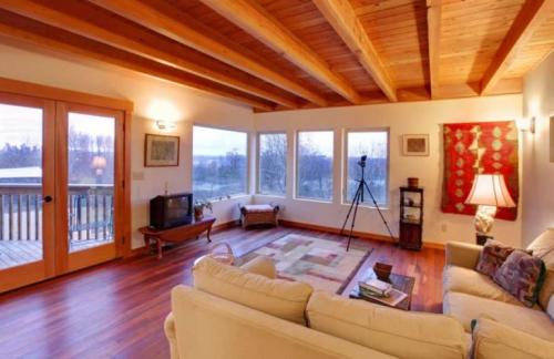 Как увеличить высоту потолка в частном доме. Как в частном доме поднять высоту потолков