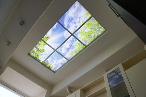 Чтобы потолок казался выше. Потолок