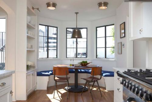 Обеденная зона в эркере. Кухня с эркером в многоквартирном доме