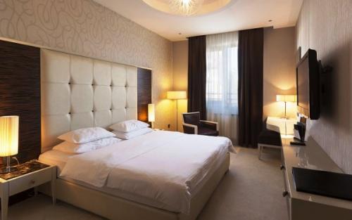 Сочетание обоев и покраски стен. Общие особенности выбора оттенков