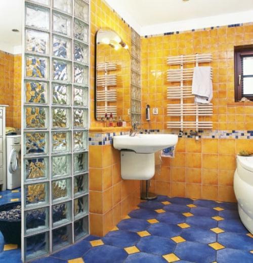 Замена старой плитки в ванной. Стеклянная и зеркальная плитка