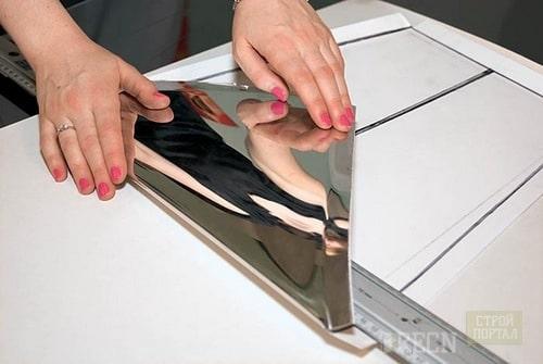 Замена старой плитки в ванной. Стеклянная и зеркальная плитка