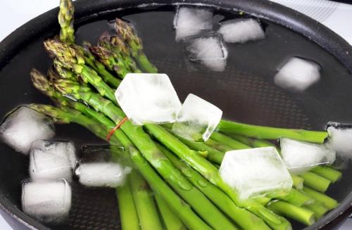 Как приготовить замороженную спаржу. Как вкусно пожарить спаржу - классический рецепт