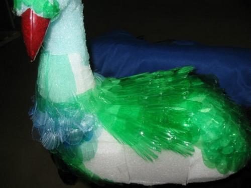 Как сделать хвост павлина. Птица счастья: павлин из пластиковой бутылки