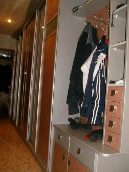 Встроенные прихожие в коридор малогабаритные. Разновидности компактных шкафов для вашей прихожей 03 Встроенные прихожие в коридор малогабаритные. Разновидности компактных шкафов для вашей прихожей 03