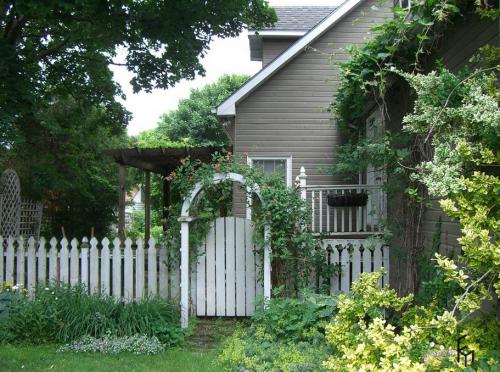 Цветовая гамма покраски деревянного дома. Практические советы и рекомендации