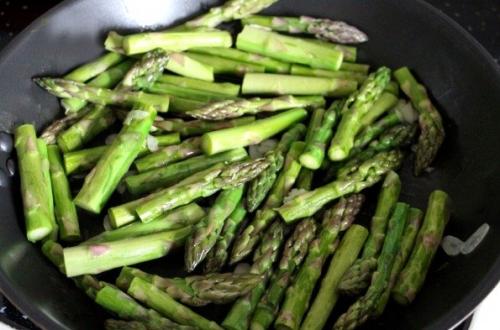 Как приготовить вкусно спаржу. Как вкусно пожарить спаржу - классический рецепт