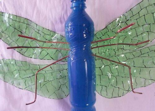 Стрекоза из пластиковых бутылок. Вариан. Садовая фигурка