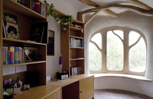 Из природных материалов домики. Молодая семья построила уютный дом из природных материалов, потратив минимум средств