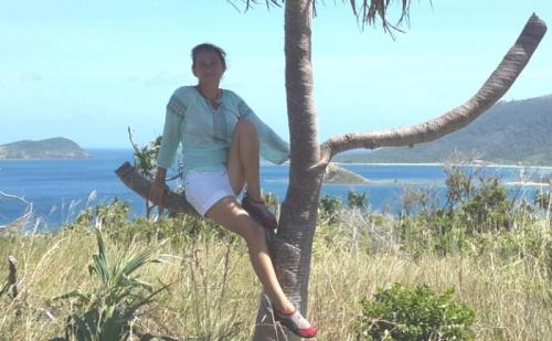 Жизнь на островах тихого океана. Россиянка купила необитаемый остров в Тихом океане и радуется жизни, живя в одноместной палатке